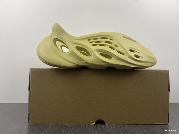 Foam Adidas RNNR Yeezy Sulfur GV6775 1115